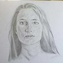 My project in Realistic Portrait with Graphite Pencil course - Woman with Freckles. Traditional illustration, Fine Arts, Sketching, Pencil Drawing, Drawing, Portrait Drawing, Realistic Drawing, Artistic Drawing, and Figure Drawing project by paula_how - 06.13.2021