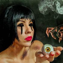 Mi Proyecto del curso: Autorretrato fotográfico conceptual. Photograph, Post-production, Photo Retouching, Portrait Photograph, Studio Photograph, Fine-Art Photograph, Photomontage, and Self-Portrait Photograph project by Sabrina Dubè - 06.14.2021