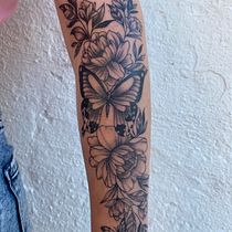Mi Proyecto del curso: Tatuaje botánico con puntillismo. Un progetto di Illustrazione tradizionale, Design di tatuaggi e Illustrazione botanica di saritaaa_bdn - 16.06.2021