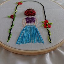 Mi Proyecto del curso: Técnicas de bordado para crear peinados con volumen. Een project van Ontwerp van accessoires, Kostuumontwerp, Borduurwerk y Kleurentheorie van lauripra87 - 18.06.2021