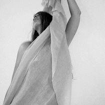 Meu projeto do curso: Autorretrato fotográfico Fine Art. Photograph, Photograph, Post-production, Photo Retouching, Portrait Photograph, Studio Photograph, Fine-Art Photograph, Photomontage, and Self-Portrait Photograph project by Adriana Nabholz - 06.17.2021