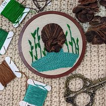 Meu projeto do curso: Técnicas para bordar cabelos em 3D. Een project van Ontwerp van accessoires, Kostuumontwerp, Borduurwerk y Kleurentheorie van Andreia Brondi - 21.06.2021