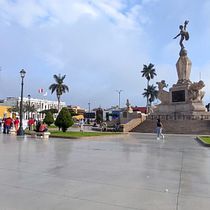 Trujillo : suelto en plaza. Mobile Photograph, Instagram, Instagram Photograph, Lifest, and le Photograph project by Pedro Horna León - 06.30.2021