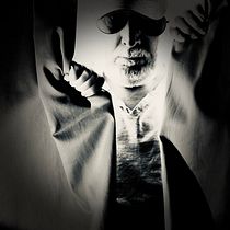 My project in Hybrid Photography for Creative Experimentation course. Photograph, Photo Retouching, Fine-Art Photograph, Film Photograph, and Self-Portrait Photograph project by Bill Avergo - 07.02.2021