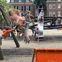 Amsterdam swings - My project in Artistic Watercolor Sketching: Dare to Express Your Ideas course. Traditional illustration, Sketching, Creativit, Drawing, Watercolor Painting, and Sketchbook project by wboot - 07.01.2021