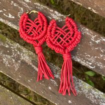 My project in Macramé Jewelry course. Arts, Crafts, Jewelr, Design, Fiber Arts, and Macramé project by Janeth Douglas - 05.30.2021