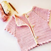 My project in  Top-Down: One-Piece Crocheted Garments  course. Un progetto di Fashion design, Fiber Art, DIY e Uncinetto di hilda.perezherrera86 - 02.07.2021