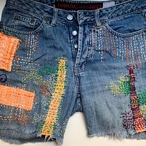 Conserto de uma bermuda que que rasgou a perna. Projekt z dziedziny Haft, Szycie, DIY i Upcycling użytkownika Patricia De Menezes Oliveira - 05.07.2021