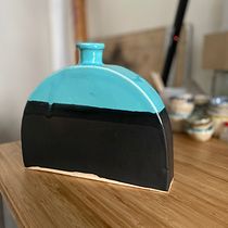 EDoe's final project in Creating Your First Ceramic Vessel course. Un proyecto de Diseño de complementos, Artesanía y Cerámica de Ellena - 13.07.2021