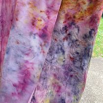 My project in Botanical Printing on Fabric and Paper course. Arts, Crafts, Fashion Design, DIY, Textile D, and eing project by Jennifer Fung - 07.14.2021