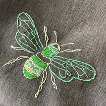 Mein Kursprojekt: Upcycling mit Stickerei. Fashion Design, Embroider, Sewing, DIY, Upc, and cling project by Afra Hartog - 07.16.2021