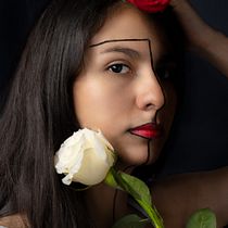 ENTRE DOS PARTES DE UNO MISMO. Un proyecto de Fotografía, Fotografía de retrato, Iluminación fotográfica, Fotografía de estudio y Fotografía artística de Dilan Ortiz Rioja - 18.07.2021