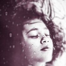 My project in Hybrid Photography for Creative Experimentation course. Photograph, Photo Retouching, Fine-Art Photograph, Film Photograph, and Self-Portrait Photograph project by Andreia Cruz - 07.24.2021
