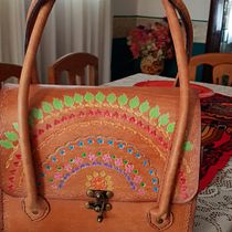 Mi Proyecto del curso: Creación de bolsos de cuero artesanales para principiantes. Design, Accessor, Design, Arts, Crafts, and Sewing project by Maria Ester Giralda - 07.17.2021