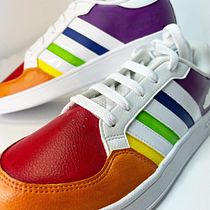 Mi Proyecto del curso: Restauración y personalización de sneakers. Accessor, Design, Fashion Design, Acr, lic Painting, DIY, Upc, cling, and Traditional illustration project by Val Riquelme - 04.01.2021