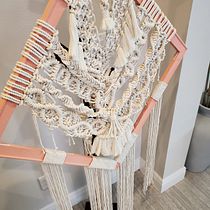 My project in Introduction to Macrame Tapestry course. Un progetto di Design di accessori, Artigianato, Fiber Art e Macramè di m_couso - 25.07.2021