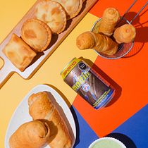 Comida Venezolana. Photograph, Art Direction, Product Photograph, Food Photograph, Instagram Photograph, and Photographic Composition project by Roberto Cortijo - 07.27.2021