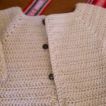 Chaqueta bebé :  Top-down: prendas a crochet de una sola pieza. Un progetto di Fashion design, Fiber Art e Uncinetto di CariGal - 20.06.2021