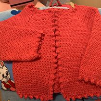 Mi Proyecto del curso:  Top-down: Chaleco niña . Un progetto di Fiber Art di Claudia Monje Garay - 01.08.2021