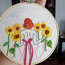 Mi Proyecto del curso: Técnicas de bordado para crear peinados con volumen. Een project van Ontwerp van accessoires, Borduurwerk y Kleurentheorie van Maggie Víquez Araya - 02.08.2021