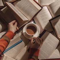 How i found love in books. Writing, Creativit, Stor, telling, and Narrative project by francesca cinquini - 08.03.2021