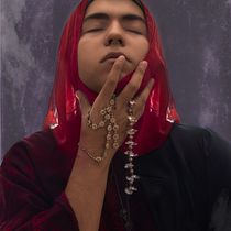 Mi Proyecto del curso: Autorretrato fotográfico conceptual. Photograph, Post-production, Photo Retouching, Portrait Photograph, Studio Photograph, Fine-Art Photograph, Photomontage, and Self-Portrait Photograph project by Humberto Rodriguez - 07.29.2021