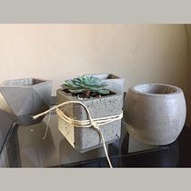 Macetas de cemento . Een project van Craft, Meubelontwerp en -bouw, Interieurontwerp,  Interieur y DIY van Laura Monarriz - 06.08.2021