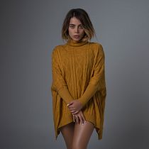 Hybrid Moments. Photograph, Fashion Photograph, Portrait Photograph, Studio Photograph, Digital Photograph, Photo Retouching, and Editorial Design project by Cristian Garcia - 08.08.2021