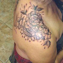 Mi Proyecto del curso: Tatuaje botánico con puntillismo. Projekt z dziedziny Trad, c, jna ilustracja, Projektowanie tatuaż, R i sunek botaniczn użytkownika MIKE TATTOO - 25.09.2021