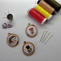 Meu projeto do curso: Bordado em miniatura: crie joias têxteis. Un projet de Design de bijoux , et Broderie de Lilian Porpilia - 09.08.2021