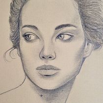 Realistic Portrait with Graphite - Jennifer Lawrence. Traditional illustration, Fine Arts, Sketching, Pencil Drawing, Drawing, Portrait Drawing, Realistic Drawing, Artistic Drawing, and Figure Drawing project by eimiel_art - 08.13.2021
