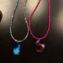 My project in Resin Jewelry Design course. Un progetto di Design di accessori, Artigianato, Design di gioielli e DIY di Crystal Lutton - 20.08.2021