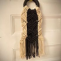 My project in Design and Creation of Macramé Handbags course. Un projet de Design , Création d'accessoires, Artisanat, Couture, Art textile , et Macramé de babybluepowder - 20.08.2021