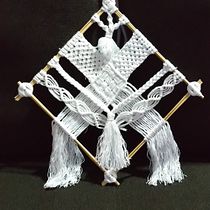 Mon projet du cours : Introduction à la tenture en macramé. Un progetto di Design di accessori, Artigianato, Fiber Art e Macramè di emeline_fvl - 23.08.2021