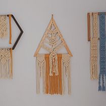 My project in Introduction to Macrame Tapestry course. Un progetto di Design di accessori, Artigianato, Fiber Art e Macramè di Claudia Aurednik - 26.08.2021