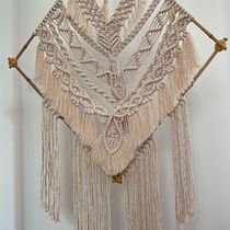 Mi Proyecto del curso: Introducción al tapiz de macramé. Un progetto di Design di accessori, Artigianato, Fiber Art, Macramè, Illustrazione tradizionale, Pubblicità, Design e Fotografia di Alba Jiménez - 28.08.2021