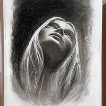 My project in Realistic Portraits Using Charcoal course. Traditional illustration, Fine Arts, Drawing, Portrait Drawing, and Realistic Drawing project by Elena Callegari - 08.29.2021
