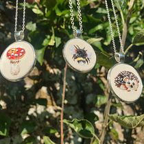 My project in Miniature Needlework: Make Embroidered Jewelry course. Un projet de Design de bijoux , et Broderie de annaai - 01.09.2021