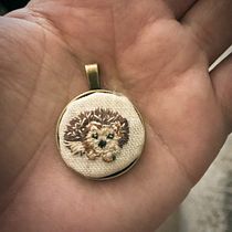 My project in Miniature Needlework: Make Embroidered Jewelry course. Un projet de Design de bijoux , et Broderie de chynowethk - 02.09.2021