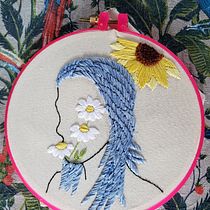 Meu projeto do curso: Retrato bordado com elementos botânicos. Un proyecto de Bordado de Bruna Krapas - 11.09.2021