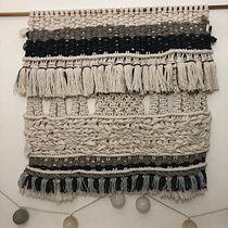 Mi Proyecto del curso: Introducción al macramé: creación de un tapiz decorativo GRISES Ein Projekt aus dem Bereich Erweiterungsentwicklung, H, werk, Innendesign, Dekoration von Innenräumen, Weben und Makramee von Mery Sales - 13.09.2021