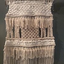 Mi Proyecto del curso: Introducción al macramé: creación de un tapiz decorativo Ein Projekt aus dem Bereich Erweiterungsentwicklung, H, werk, Innendesign, Dekoration von Innenräumen, Weben und Makramee von taniay.manzur - 17.09.2021