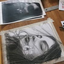 My project in Artistic Charcoal Portraiture: Creating Atmosphere course Ein Projekt aus dem Bereich Traditionelle Illustration, Bildende Künste, Zeichnung, Porträtzeichnung, Realistische Zeichnung und Artistische Zeichnung von mairidonaldson - 18.09.2020