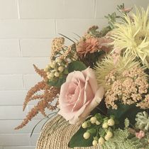 Mi Proyecto del curso: Diseño de arreglos con flores de temporada. Un proyecto de Diseño floral y vegetal de Karina MP - 08.10.2021