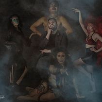 Retratos Íntimos de una Mente Desquiciada. Photograph, Portrait Photograph, Photographic Lighting, and Fine-Art Photograph project by Luis Guillermo Sandoval Garibay - 09.19.2021