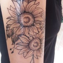 Meu projeto do curso: Tatuagem botânica com pontilhismo. Projekt z dziedziny Projektowanie tatuaż, Trad, c, jna ilustracja, R i sunek botaniczn użytkownika Bruna Fernanda do Nascimento - 21.09.2021