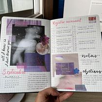 My project in Creative Bullet Journal: Planning and Creativity course. Traditional illustration, Lettering, Drawing, H, and Lettering project by Adriana Vázquez - 09.22.2021