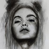 Mi Proyecto del curso: Retrato artístico al carboncillo: creando atmósferas Ein Projekt aus dem Bereich Traditionelle Illustration, Bildende Künste, Zeichnung, Porträtzeichnung, Realistische Zeichnung und Artistische Zeichnung von Andrea Millan - 22.09.2021