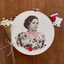 Meu projeto do curso: Bordado em fotografias sobre tela. Photograph, Collage, Paper Craft, Printing, Embroider, and DIY project by Livia Motta - 09.23.2021