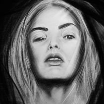 Mein Kursprojekt: Künstlerisches Porträt mit Kohlestift: die Atmosphäre. Ilustração tradicional, Artes plásticas, Desenho, Desenho de retrato, Desenho realista, e Desenho artístico projeto de Karin Pfeiffer - 24.09.2021